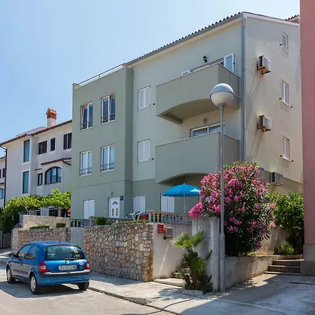 Anica Apartment *
